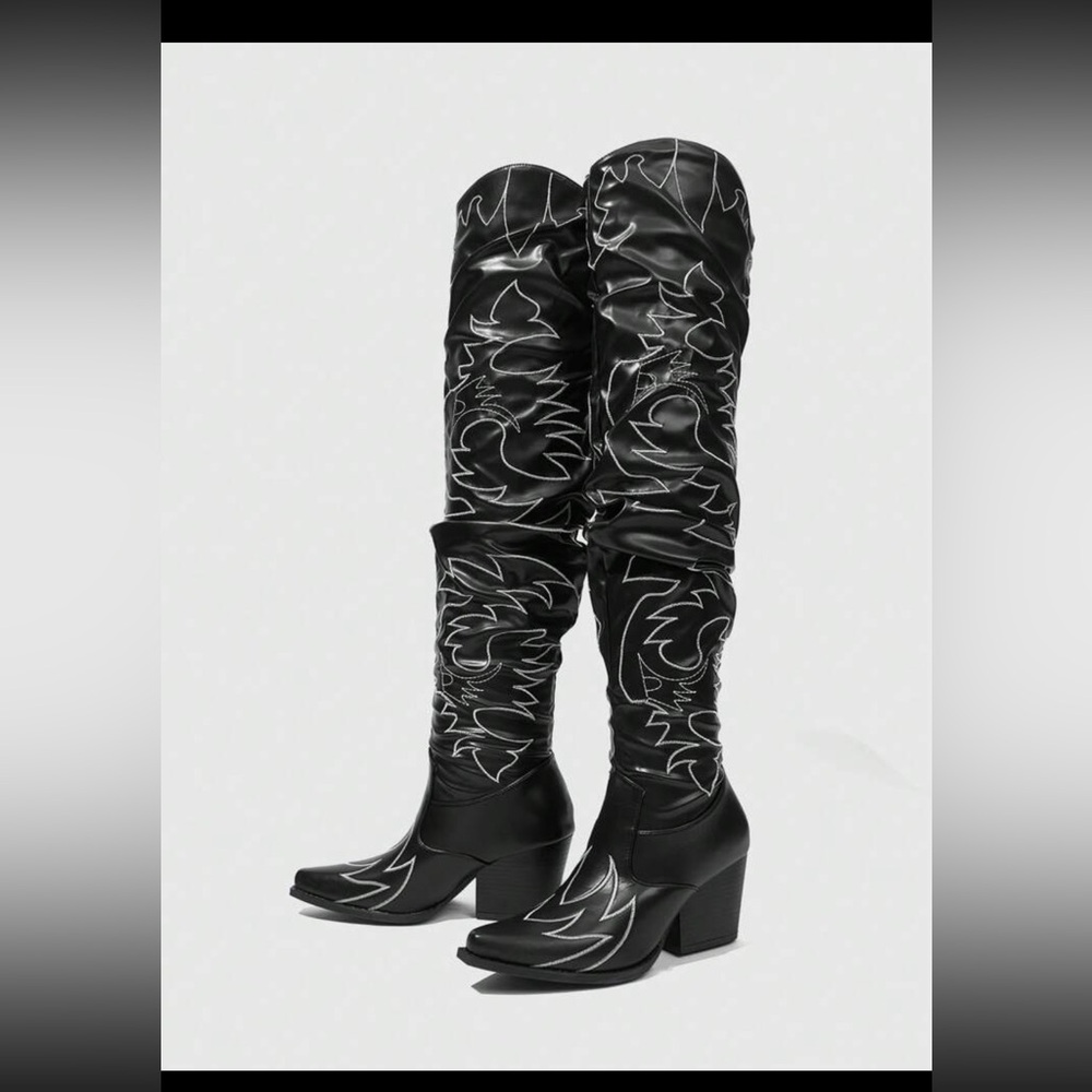 EMBROIDERED WESTERN BOOTS